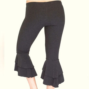 Titika Split  Ruffle Hem Capri Leggings Sz 8